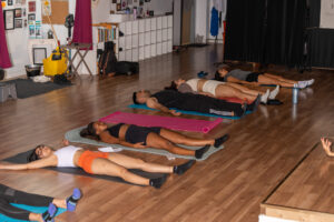 SAM06086 - AfroPuppyYoga